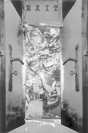 Jens Cords: Exit - Müllturm/Müllschacht (Siebdruck/Collage 1969)